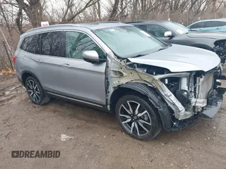 2019 Honda Pilot Touring 7-Passenger with VIN 5FNYF6H68KB050310, listed as a IAAI auction lot 41730210 with 100,245 mi miles. Bid and sale history available at carsss.com. Image 1.