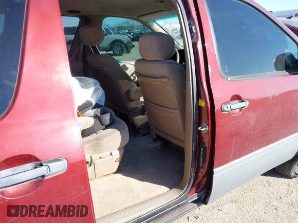 2002 Toyota Sienna CE with VIN 4T3ZF19C52U463405, listed as a IAAI auction lot 41658109 with 138,726 mi miles. Bid and sale history available at carsss.com. Image 8.