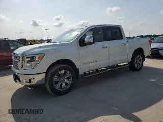 2018 Nissan Titan SV z VIN 1N6AA1E57JN526185, wystawiony jako Copart lot #53909425 z przebiegiem 65 499 mil mil oraz Czysty tytuł • Clean title. Historia ofert i sprzedaży dostępna na DreamBid. Obrazek 1.