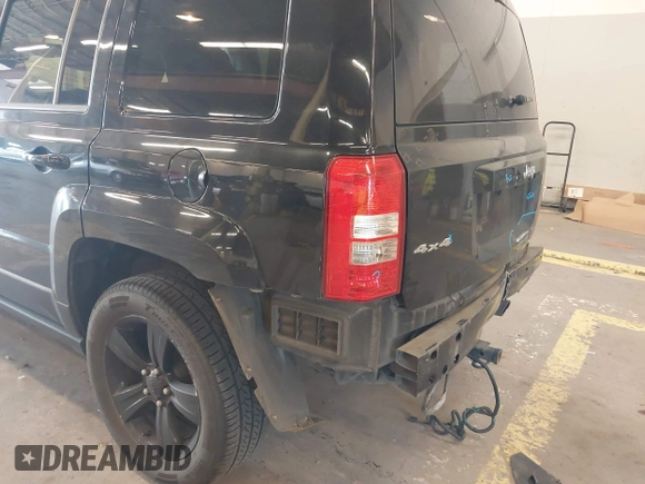 2014 Jeep Patriot Limited with VIN 1C4NJRCB4ED629085, listed as a IAAI auction lot 39414215 with 87,409 mi miles. Bid and sale history available at carsss.com. Image 14.