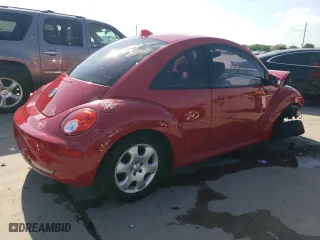 2010 Volkswagen New Beetle Coupe with VIN 3VWPW3AG7AM004486, listed as a Copart auction lot 60267994 with 0 miles and Clean Title. Bid and sale history available at carsss.com. Image 3.