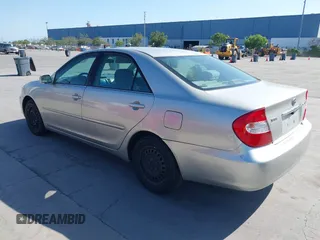 2004 Toyota Camry LE with VIN 4T1BE32K94U832506, listed as a IAAI auction lot 42152776 with 186,627 mi miles and . Bid and sale history available at carsss.com. Image 3.
