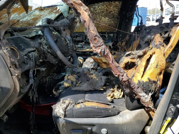 2015 Toyota Tundra SR5 z VIN 5TFEY5F10FX179944, wystawiony jako Copart lot #52885545 z przebiegiem Nie podano mil oraz Nie do naprawy • Non repairable. Historia ofert i sprzedaży dostępna na DreamBid. Obrazek 7.