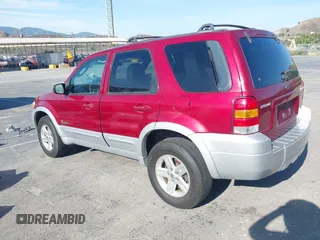 2005 Ford Escape with VIN 1FMYU95H55KC30313, listed as a IAAI auction lot 42475739 with 398,748 mi miles and . Bid and sale history available at DreamBid. Image 3.