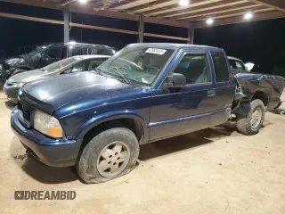 2000 GMC Sonoma SLS with VIN 1GTDT19W2Y8243957, listed as a Copart auction lot 42683455 with 182,447 mi miles and Salvage Title. Bid and sale history available at carsss.com. Image 1.