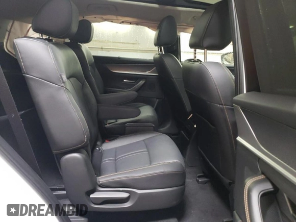 2025 Mazda CX-90 Premium Sport z VIN JM3KKCHD0S1197381, wystawiony jako Copart lot #51160735 z przebiegiem 5112 mil mil oraz Szkody całkowita. Historia ofert i sprzedaży dostępna na DreamBid. Obrazek 11.