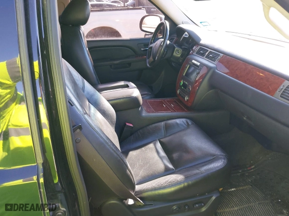 2011 Chevrolet Avalanche LTZ with VIN 3GNMCGE00BG391196, listed as a IAAI auction lot 41447134 with 248,991 mi miles. Bid and sale history available at carsss.com. Image 5.