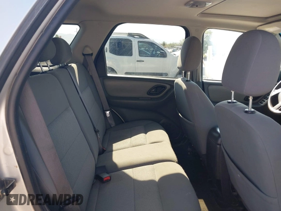 2006 Ford Escape XLT z VIN 1FMCU93136KC15231, wystawiony jako IAAI lot #42625410 z przebiegiem 117 479 mil mil oraz . Historia ofert i sprzedaży dostępna na DreamBid. Obrazek 8.