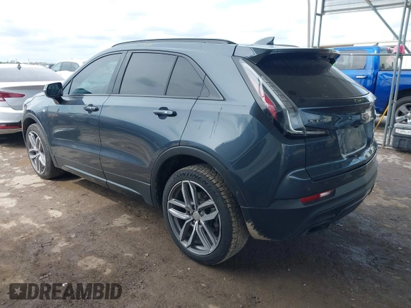 2019 Cadillac XT4 FWD Sport z VIN 1GYFZER49KF215843, wystawiony jako IAAI lot #41912861 z przebiegiem 102 922 mil mil oraz . Historia ofert i sprzedaży dostępna na DreamBid. Obrazek 3.