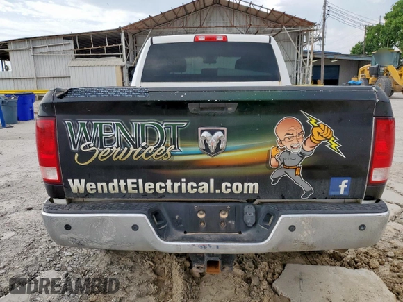 2018 Ram 2500 Tradesman z VIN 3C6UR4CL4JG104872, wystawiony jako Copart lot #56562015 z przebiegiem 198 256 mil mil oraz Szkoda całkowita • Salvage title. Historia ofert i sprzedaży dostępna na DreamBid. Obrazek 6.