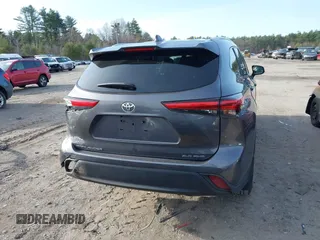 2022 Toyota Highlander XLE with VIN 5TDHZRBH6NS561484, listed as a IAAI auction lot 41938305 with 32,450 mi miles and . Bid and sale history available at DreamBid. Image 17.