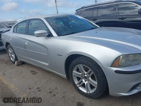 2011 Dodge Charger SE z VIN 2B3CL3CG2BH613364, wystawiony jako IAAI lot #42257275 z przebiegiem 137 321 mil mil oraz . Historia ofert i sprzedaży dostępna na DreamBid. Obrazek 13.