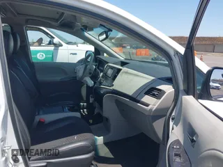 2014 Toyota Sienna SE z VIN 5TDXK3DC0ES515325, wystawiony jako IAAI lot #42520007 z przebiegiem 155 649 mil mil oraz . Historia ofert i sprzedaży dostępna na DreamBid. Obrazek 5.