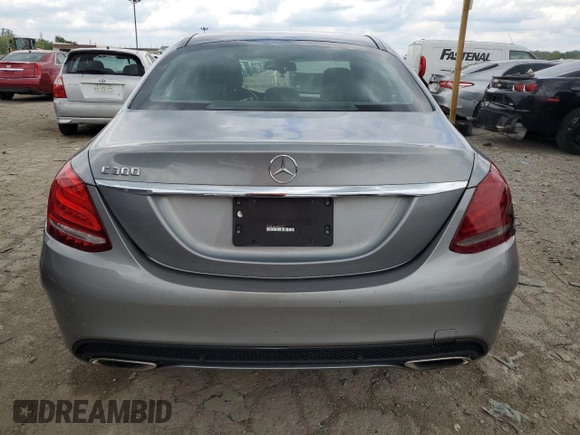 2015 Mercedes-Benz C 300 z VIN 55SWF4JB7FU066621, wystawiony jako Copart lot #58784595 z przebiegiem 141 976 mil mil oraz Czysty tytuł • Clean title. Historia ofert i sprzedaży dostępna na DreamBid. Obrazek 6.