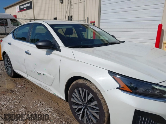 2024 Nissan Altima SV with VIN 1N4BL4DV2RN387119, listed as a IAAI auction lot 42563462 with 51,591 mi miles and . Bid and sale history available at DreamBid. Image 6.