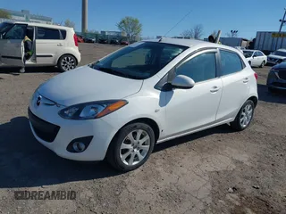 2013 Mazda 2 Touring z VIN JM1DE1LYXD0157874, wystawiony jako IAAI lot #41999395 z przebiegiem 136 954 mil mil oraz . Historia ofert i sprzedaży dostępna na DreamBid. Obrazek 17.
