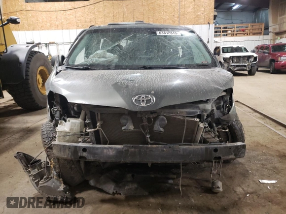 2012 Toyota Sienna XLE с VIN 5TDDK3DC3CS040365, выставлен на аукционе Copart как лот 63818815 с пробегом Не указан миль и Списание • Salvage title. История ставок и продаж доступна на DreamBid. Изображение 5.