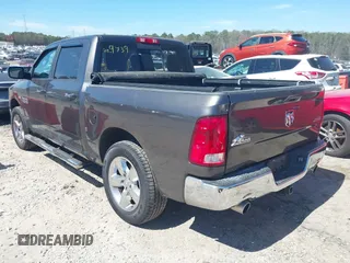 2018 Ram 1500 Big Horn z VIN 3C6RR7LT6JG135788, wystawiony jako IAAI lot #41823577 z przebiegiem 85 205 mil mil oraz . Historia ofert i sprzedaży dostępna na DreamBid. Obrazek 3.
