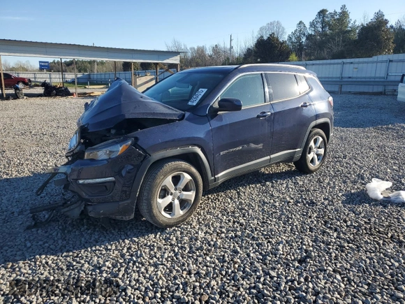 2018 Jeep Compass Latitude with VIN 3C4NJCBB0JT318692, listed as a Copart auction lot 49394515 with 0 mi miles and Salvage Title. Bid and sale history available at carsss.com. Image 1.