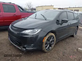 2018 Chrysler Pacifica Limited z VIN 2C4RC1GG6JR351865, wystawiony jako IAAI lot #42011065 z przebiegiem 120 407 mil mil oraz . Historia ofert i sprzedaży dostępna na DreamBid. Obrazek 2.