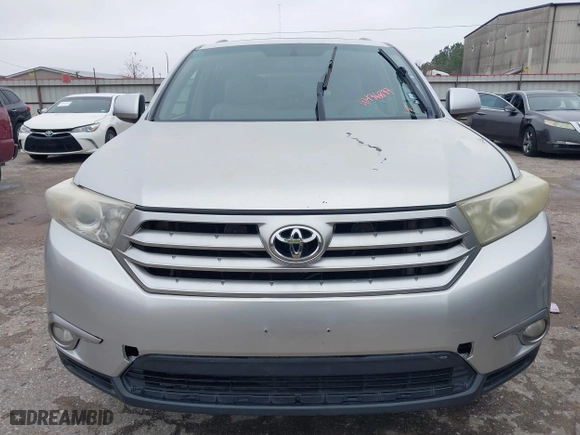 2011 Toyota Highlander with VIN 5TDZK3EH9BS030051, listed as a IAAI auction lot 41436897 with 253,513 mi miles. Bid and sale history available at carsss.com. Image 13.