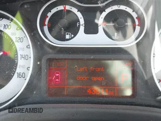 2015 FIAT 500L Urbana Trekking z VIN ZFBCFADH4FZ031650, wystawiony jako IAAI lot #42125476 z przebiegiem 43 511 mil mil oraz . Historia ofert i sprzedaży dostępna na DreamBid. Obrazek 15.