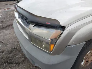 2002 Chevrolet Avalanche z VIN 3GNEK13T42G153921, wystawiony jako IAAI lot #42466306 z przebiegiem 207 826 mil mil oraz . Historia ofert i sprzedaży dostępna na DreamBid. Obrazek 6.