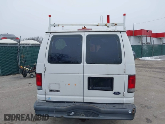2004 Ford Econoline Cargo z VIN 1FTNE24L04HB05474, wystawiony jako IAAI lot #41320247 z przebiegiem 153 216 mil mil oraz . Historia ofert i sprzedaży dostępna na DreamBid. Obrazek 16.