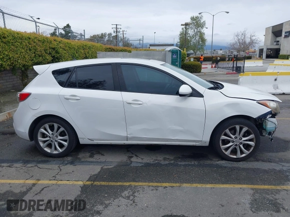 2011 Mazda 3 S Grand Touring z VIN JM1BL1M69B1411625, wystawiony jako IAAI lot #41778143 z przebiegiem 133 987 mil mil oraz . Historia ofert i sprzedaży dostępna na DreamBid. Obrazek 14.