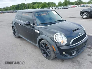 2011 MINI Hardtop S z VIN WMWSV3C50BTY14957, wystawiony jako IAAI lot #42746039 z przebiegiem 101 348 mil mil oraz . Historia ofert i sprzedaży dostępna na DreamBid. Obrazek 1.