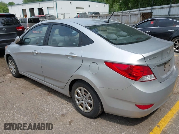 2012 Hyundai Accent GLS z VIN KMHCT4AE8CU229430, wystawiony jako IAAI lot #42467230 z przebiegiem 57 939 mil mil oraz . Historia ofert i sprzedaży dostępna na DreamBid. Obrazek 3.