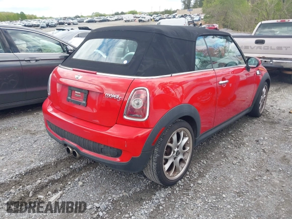 2010 MINI Convertible S z VIN WMWMS3C53AT012001, wystawiony jako IAAI lot #42024826 z przebiegiem 110 471 mil mil oraz . Historia ofert i sprzedaży dostępna na DreamBid. Obrazek 4.