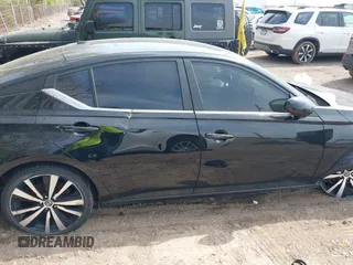 2019 Nissan Altima 2.5 SR with VIN 1N4BL4CV9KC259978, listed as a IAAI auction lot 42019056 with 159,471 mi miles. Bid and sale history available at carsss.com. Image 13.