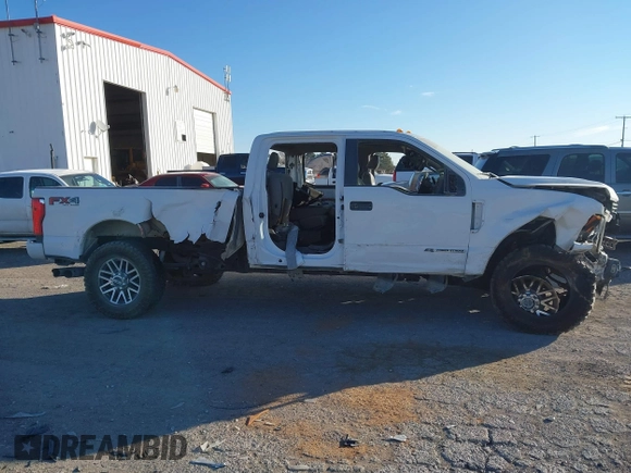 2017 Ford Super Duty F-250 SRW Lariat with VIN 1FT7W2BT3HEF21695, listed as a IAAI auction lot 41321439 with 136,063 mi miles. Bid and sale history available at carsss.com. Image 13.