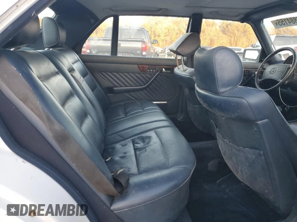 1989 Mercedes-Benz 560 with VIN WDBCA39E7KA453389, listed as a Copart auction lot 45884155 with 231,828 mi miles and Clean Title. Bid and sale history available at DreamBid. Image 10.