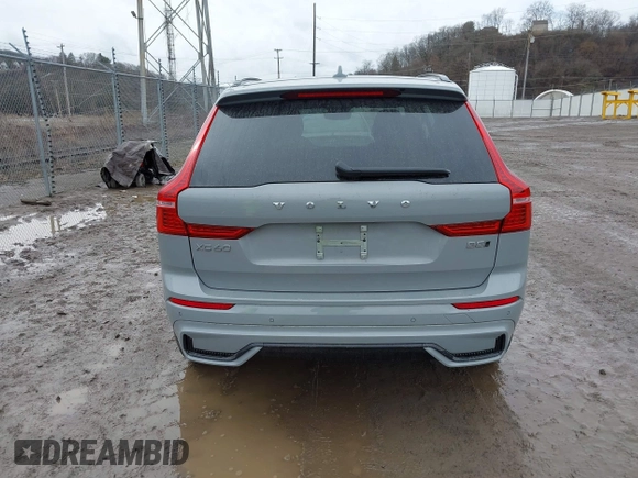 2024 Volvo XC60 Plus Dark Theme z VIN YV4L12RL3R1757157, wystawiony jako IAAI lot #41732352 z przebiegiem 11 056 mil mil oraz . Historia ofert i sprzedaży dostępna na DreamBid. Obrazek 17.