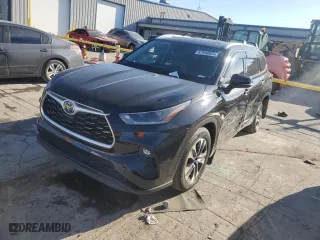 2021 Toyota Highlander XLE with VIN 5TDGZRAH2MS075198, listed as a Copart auction lot 87940935 with 83,833 mi miles and Clean Title. Bid and sale history available at carsss.com. Image 1.