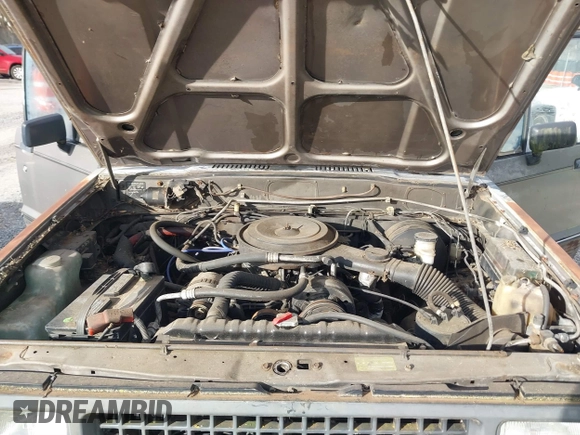 1990 Isuzu Trooper z VIN JACCH58R0L8900522, wystawiony jako IAAI lot #41642808 z przebiegiem 177 690 mil mil oraz . Historia ofert i sprzedaży dostępna na DreamBid. Obrazek 10.