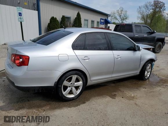 2010 Volkswagen Jetta Limited Edition с VIN 3VWAX7AJ1AM105397, выставлен на аукционе Copart как лот 53749085 с пробегом 159 224 миль миль и На запчасти • Non repairable. История ставок и продаж доступна на DreamBid. Изображение 3.