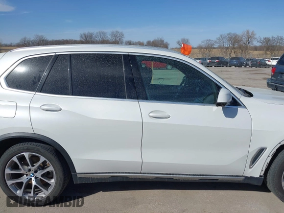 2019 BMW X5 xDrive40i with VIN 5UXCR6C50KLL08346, listed as a IAAI auction lot 41824070 with 75,000 mi miles and . Bid and sale history available at DreamBid. Image 14.