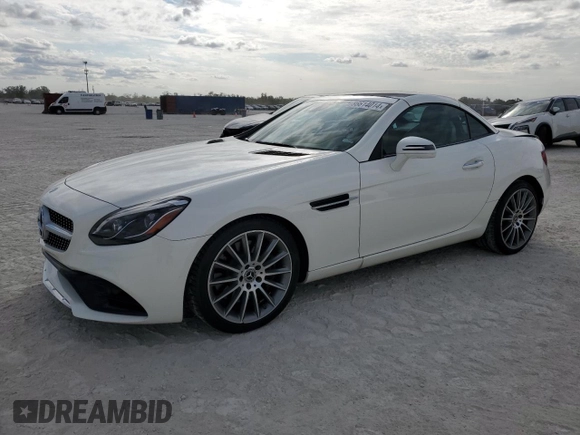 2017 Mercedes-Benz SLC 300 z VIN WDDPK3JA7HF138747, wystawiony jako Copart lot #86614014 z przebiegiem 36 199 mil mil oraz Szkoda całkowita • Salvage title. Historia ofert i sprzedaży dostępna na DreamBid. Obrazek 1.