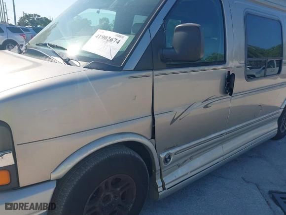 2003 Chevrolet Express Cargo Van YF7 Upfitter with VIN 1GBFG15T131188593, listed as a IAAI auction lot 41902674 with 195,021 mi miles. Bid and sale history available at carsss.com. Image 6.