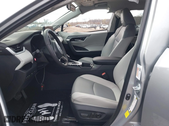 2024 Toyota RAV4 XLE Premium with VIN 2T3A1RFV4RC476514, listed as a IAAI auction lot 40829477 with 2,482 mi miles. Bid and sale history available at carsss.com. Image 5.