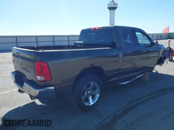 2012 Ram 1500 Lone Star z VIN 1C6RD7GT0CS191522, wystawiony jako IAAI lot #42034061 z przebiegiem 288 828 mil mil oraz . Historia ofert i sprzedaży dostępna na DreamBid. Obrazek 4.