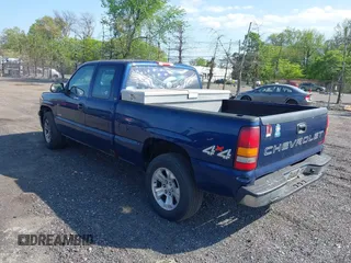 2002 Chevrolet Silverado 1500 LS with VIN 2GCEK19V321260565, listed as a IAAI auction lot 42151550 with 117,350 mi miles. Bid and sale history available at carsss.com. Image 3.