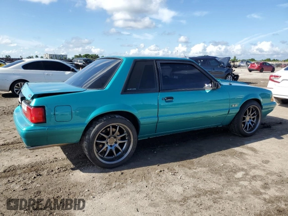 1993 Ford Mustang z VIN 1FACP40E9PF168633, wystawiony jako Copart lot #71578014 z przebiegiem 954 mil mil oraz Szkoda całkowita • Salvage title. Historia ofert i sprzedaży dostępna na DreamBid. Obrazek 3.