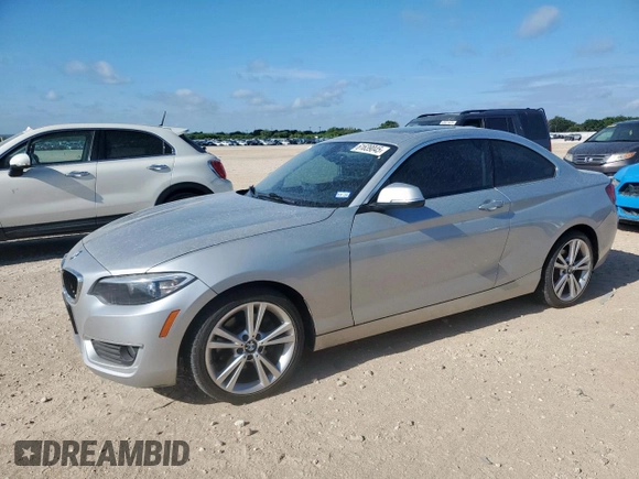 2015 BMW 2 Series 228i z VIN WBA1F5C55FV257350, wystawiony jako Copart lot #61639045 z przebiegiem 63 759 mil mil oraz Czysty tytuł • Clean title. Historia ofert i sprzedaży dostępna na DreamBid. Obrazek 1.