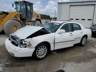 2006 Lincoln Town Car Signature z VIN 1LNHM81VX6Y612325, wystawiony jako Copart lot #53883705 z przebiegiem Nie podano mil oraz Szkody całkowita. Historia ofert i sprzedaży dostępna na DreamBid. Obrazek 1.