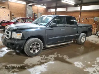 2008 Dodge Dakota SLT z VIN 1D7HW48N48S608084, wystawiony jako Copart lot #79632414 z przebiegiem 138 893 mil mil oraz Czysty tytuł • Clean title. Historia ofert i sprzedaży dostępna na DreamBid. Obrazek 1.