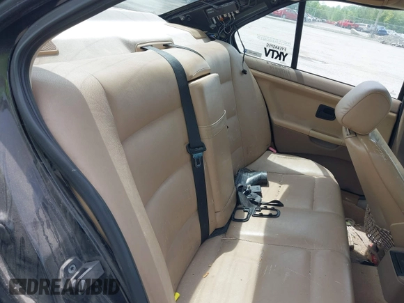 1994 BMW 3 Series 325i z VIN WBACB3326RFE17056, wystawiony jako IAAI lot #42322945 z przebiegiem 154 770 mil mil oraz . Historia ofert i sprzedaży dostępna na DreamBid. Obrazek 8.